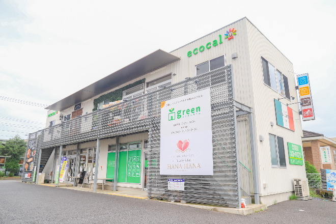 サロンのある建物の外観